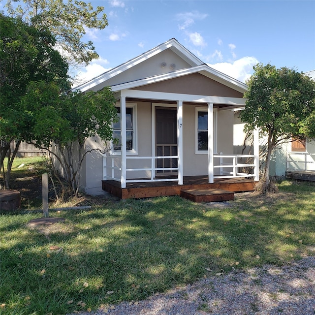 bungalow featuring a front yard