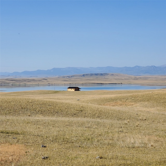 water view with a mountain view