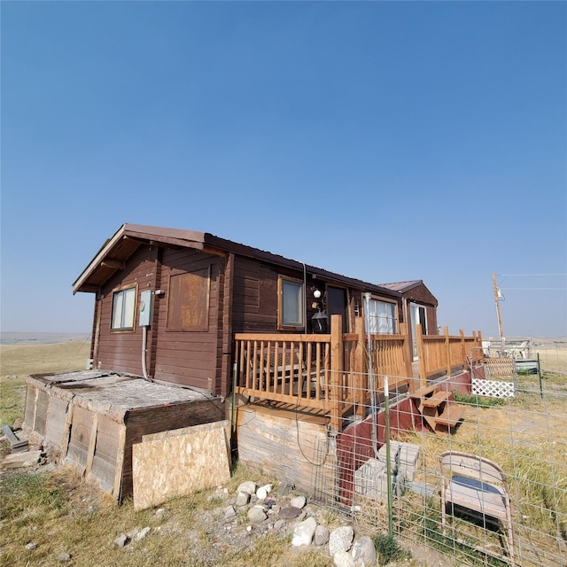 view of front of house featuring fence