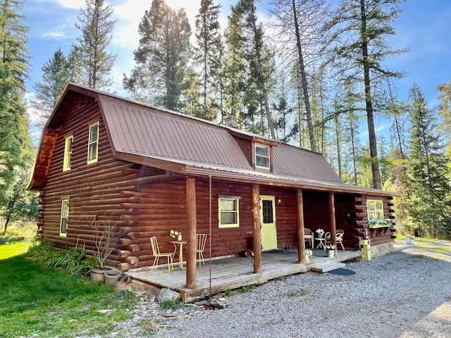 view of front of home featuring a wooden deck