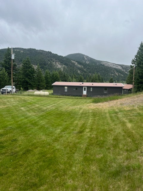 surrounding community featuring a mountain view and a lawn