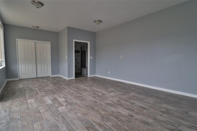 unfurnished bedroom featuring a closet