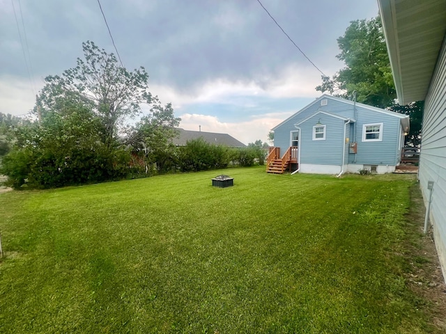 view of yard with a fire pit