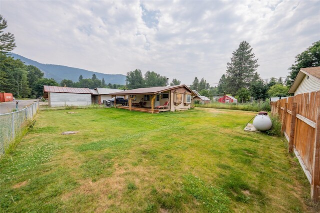 view of yard featuring a mountain view and an outdoor structure