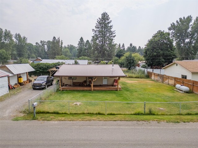 view of front of property with a front lawn