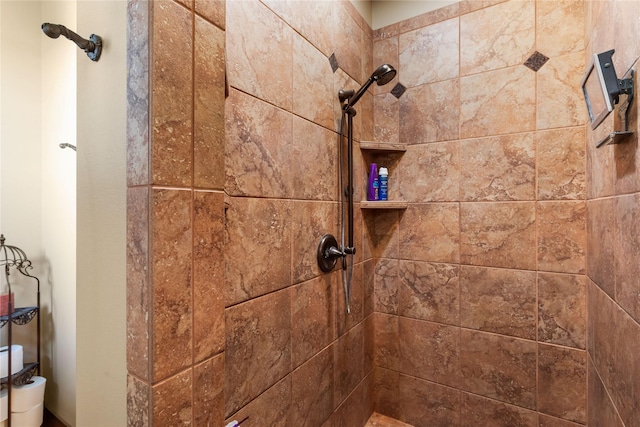 details featuring tiled shower