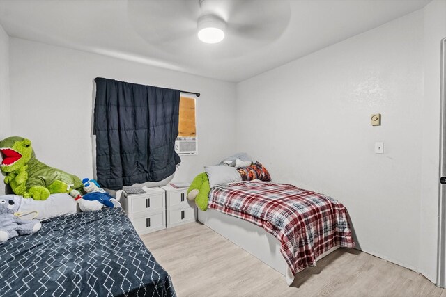 bedroom with light hardwood / wood-style flooring and ceiling fan