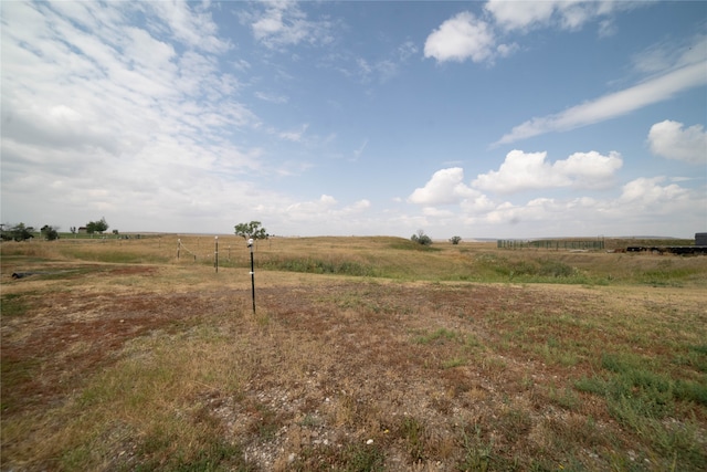 view of yard featuring a rural view