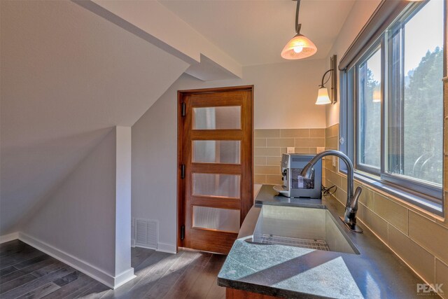 dining area featuring vaulted ceiling, dark hardwood / wood-style flooring, and sink