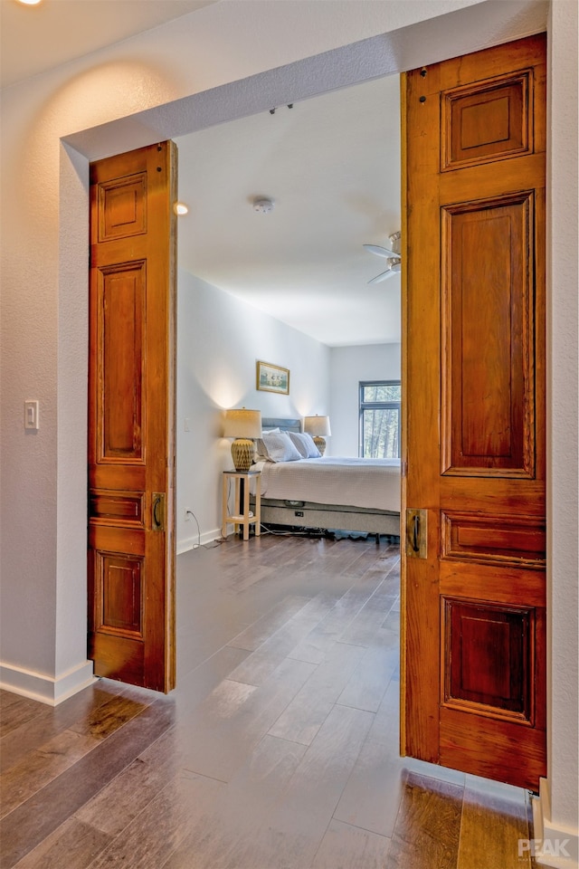 unfurnished bedroom with ceiling fan