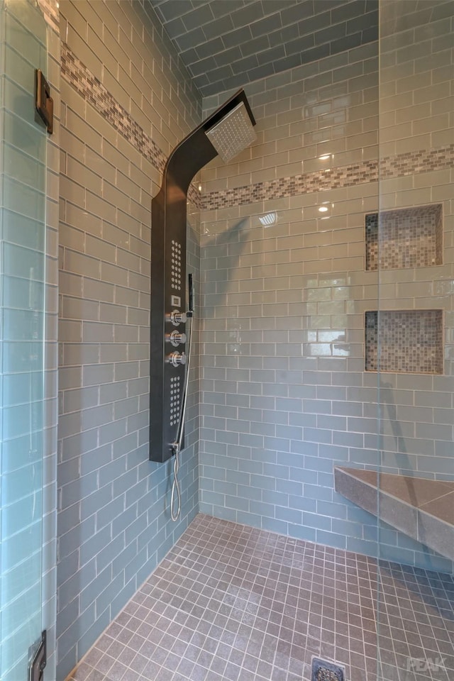 bathroom featuring a tile shower