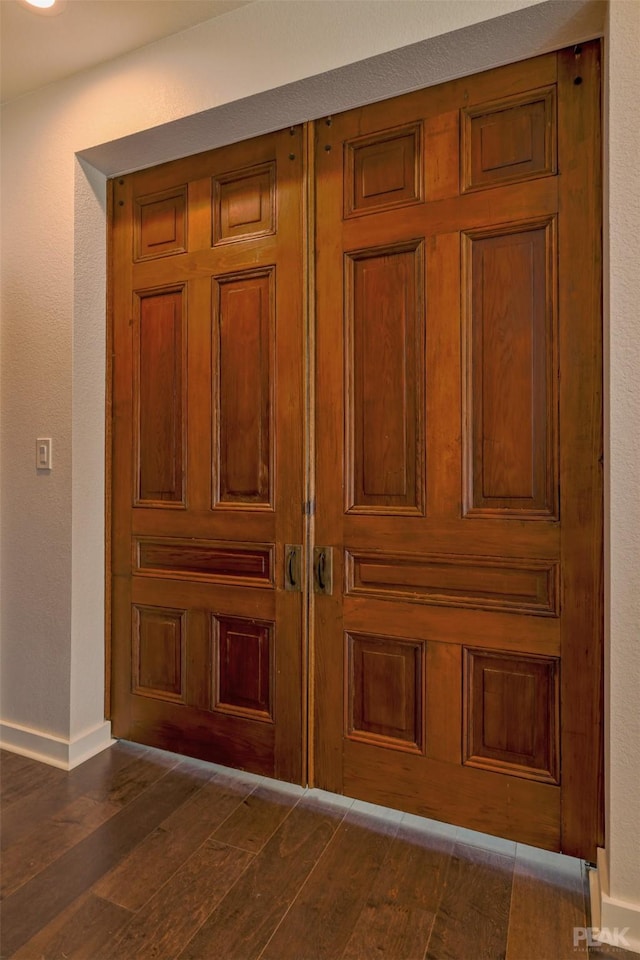 details featuring hardwood / wood-style floors