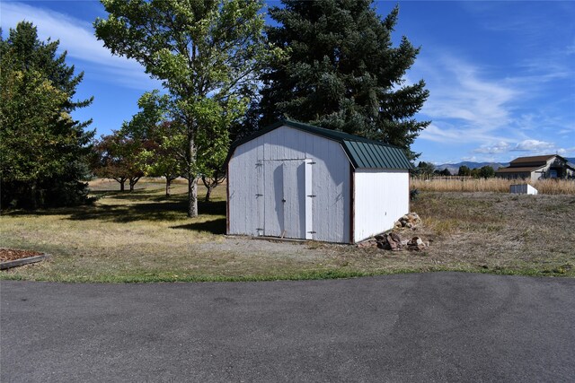 view of outdoor structure