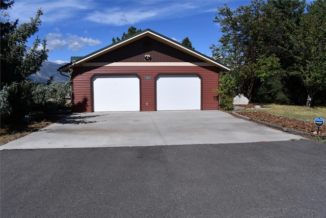 garage featuring a mountain view