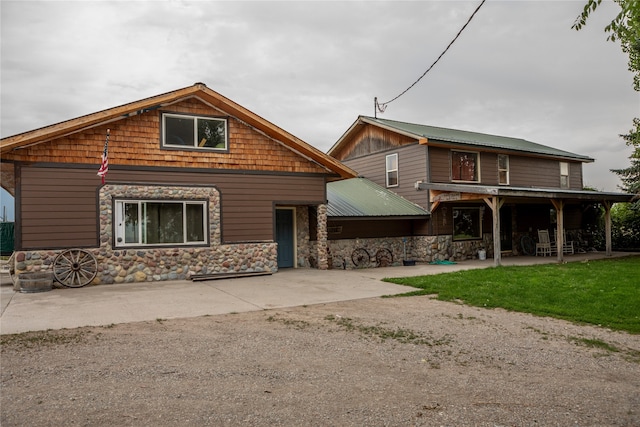 view of front of house with a front yard