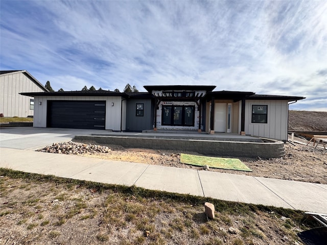 view of front of property featuring a garage