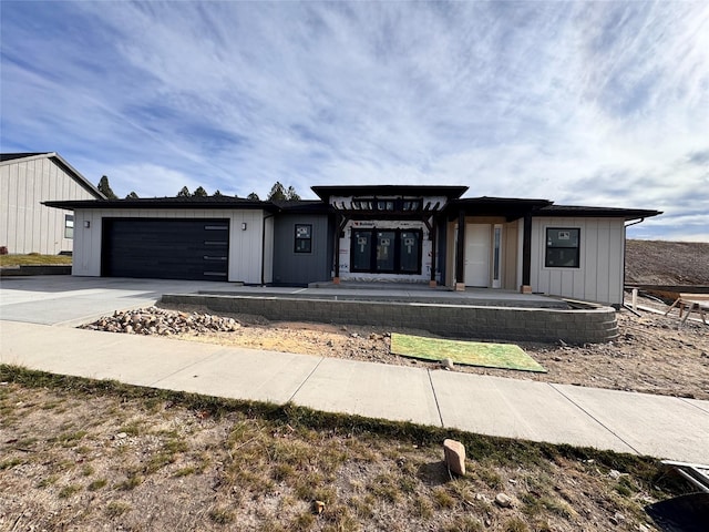 view of front of house with a garage