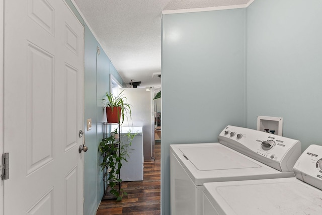635 Lore Lake Rd, Kalispell, MT 59901 - laundry area featuring a textured ceiling, laundry area, dark wood-type flooring, and independent washer and dryer
