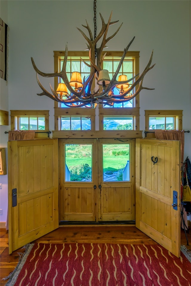 entryway featuring a wealth of natural light and a notable chandelier