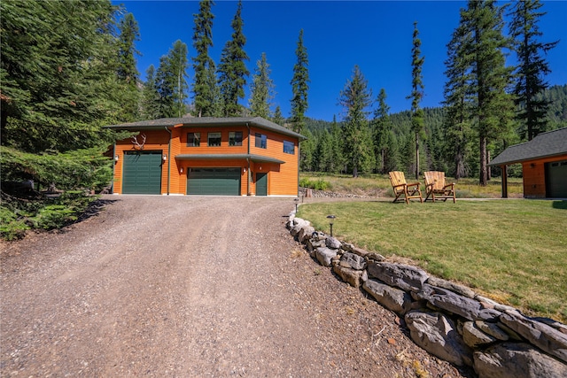 view of front of home featuring a front lawn and a garage