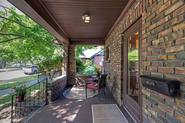 view of patio / terrace with covered porch