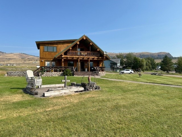 view of front of house featuring a mountain view and a front yard