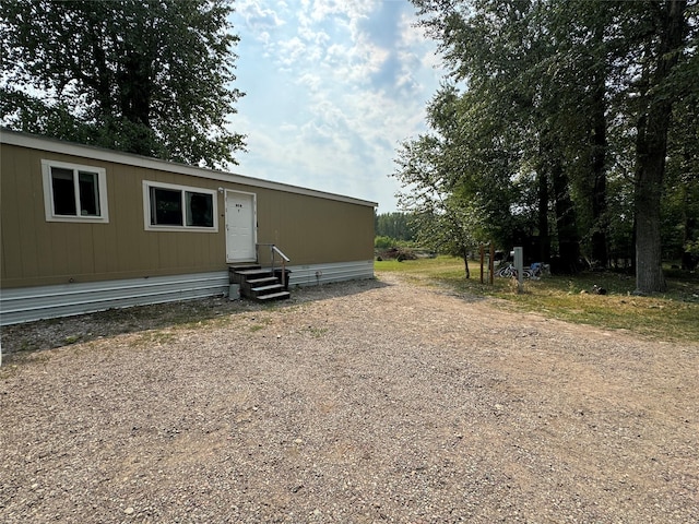 manufactured / mobile home featuring entry steps