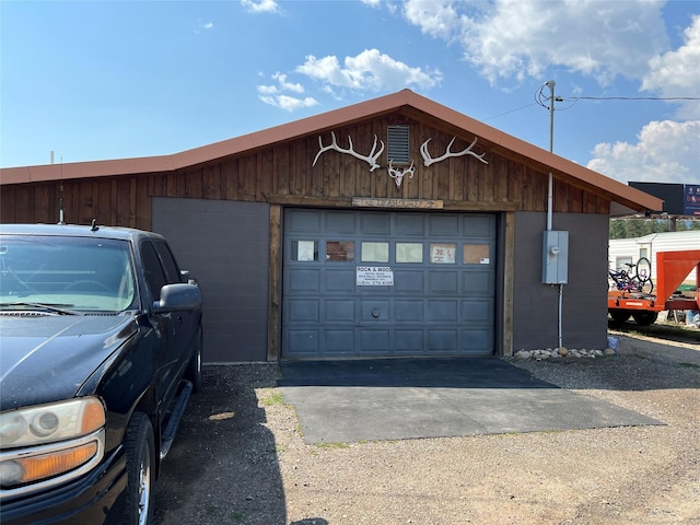 view of detached garage