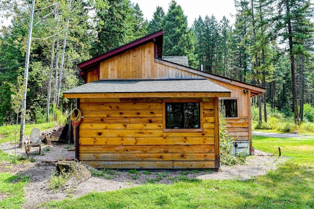 view of outdoor structure featuring a yard