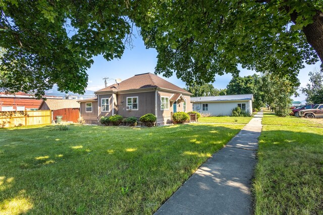 view of front of home with a front lawn