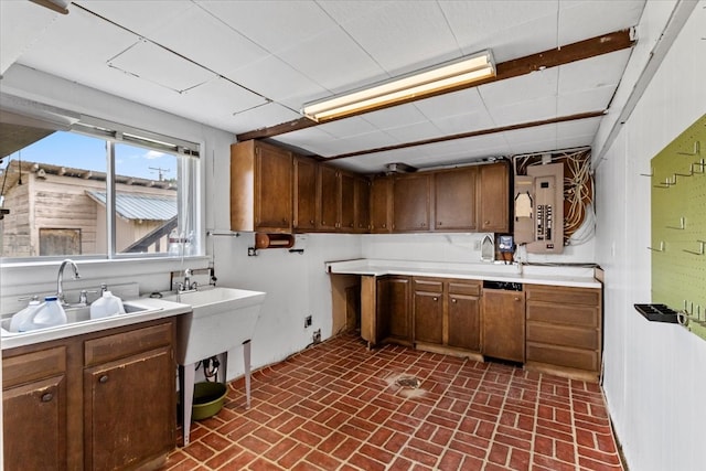 kitchen with sink and dishwashing machine