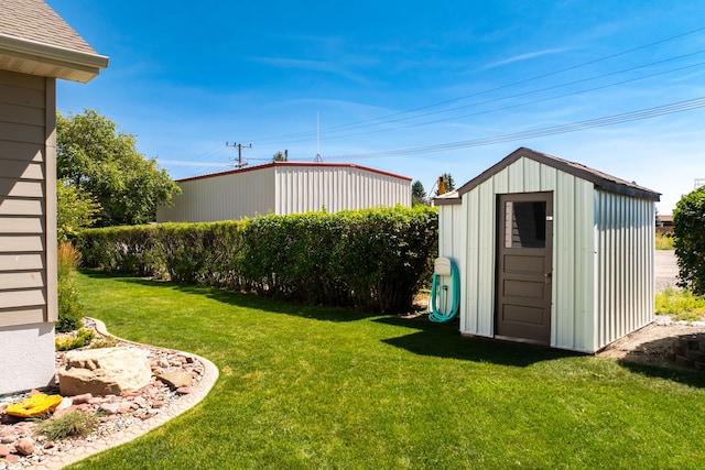 view of yard with a shed