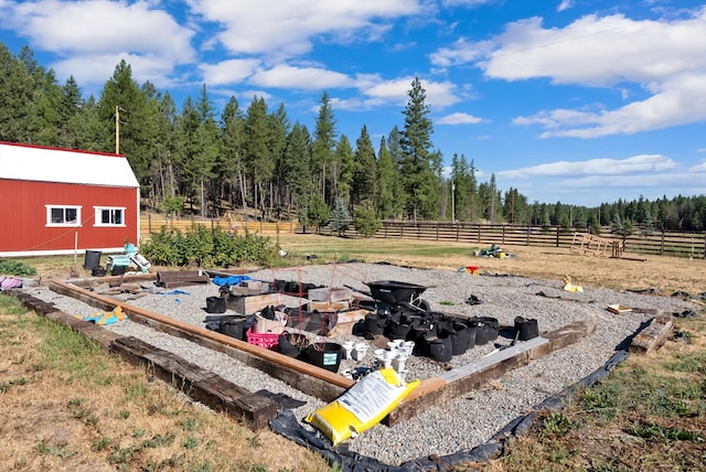 view of yard featuring a rural view