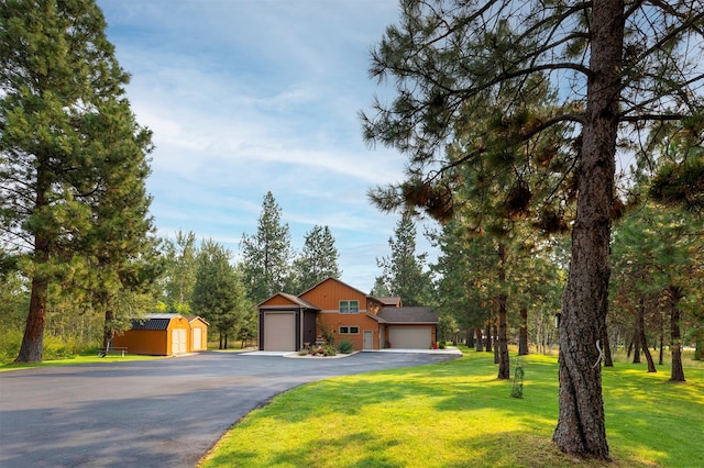 view of front of house featuring a front lawn and a garage