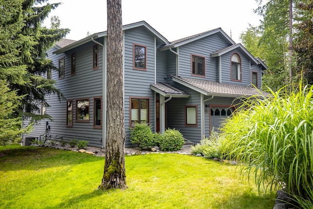 view of front of home featuring a front yard