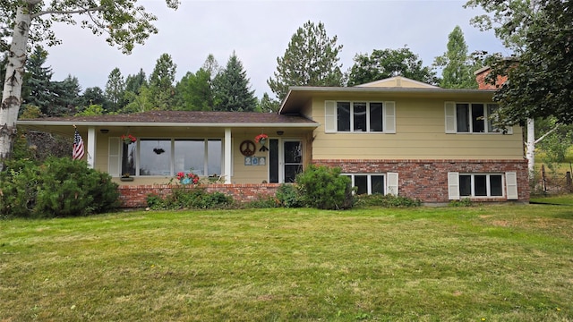 202 Lakeshore Dr, Kalispell, MT 59901 - tri-level home featuring brick siding and a front yard