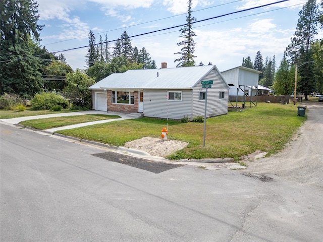 view of front of home featuring a garage and a front yard