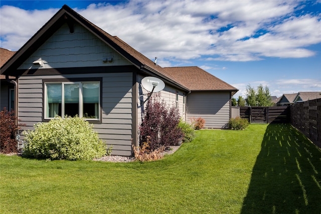 back of house featuring a yard