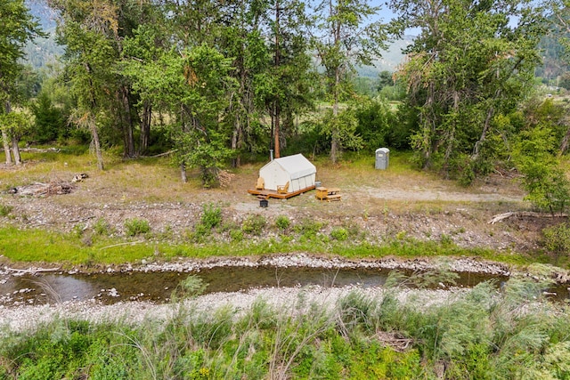 view of yard featuring a water view