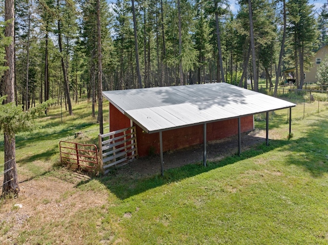 view of outdoor structure featuring an exterior structure, a carport, and an outdoor structure