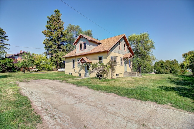 view of front of property with a front yard