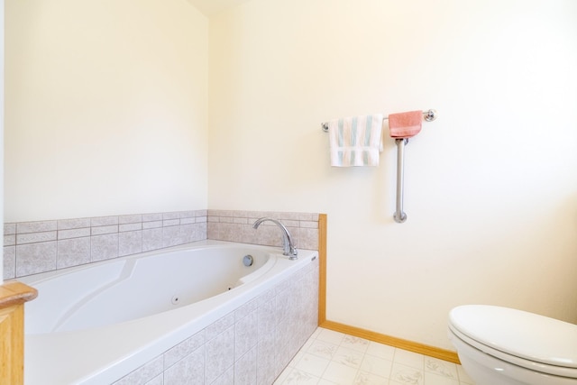 full bathroom featuring a garden tub, baseboards, and toilet