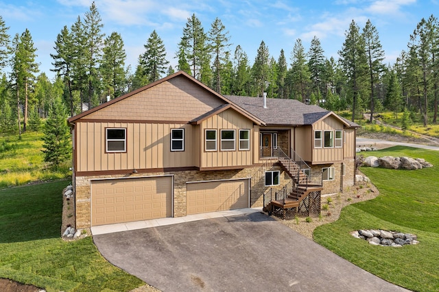 view of front facade featuring a front yard and a garage