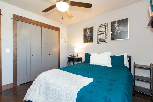 bedroom featuring ceiling fan, dark hardwood / wood-style floors, and a closet