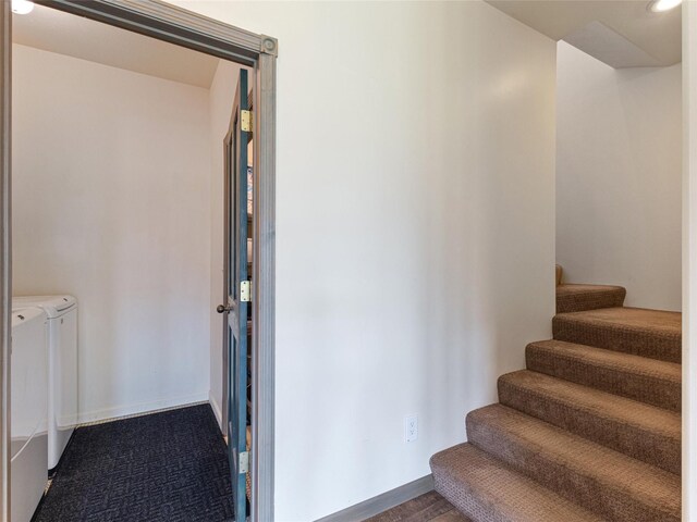 staircase with independent washer and dryer