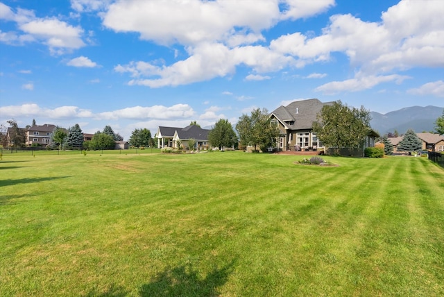 view of yard with a mountain view