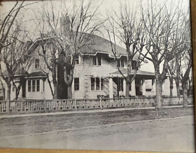 view of front facade