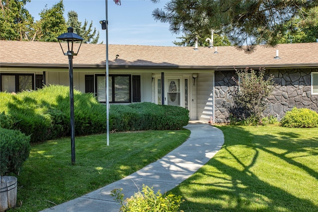 ranch-style home with a front yard