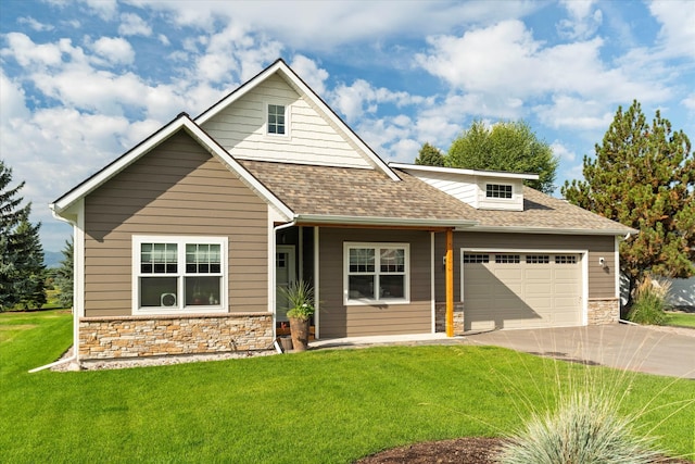 view of front of property featuring a front yard and a garage