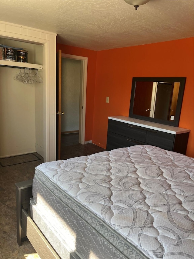 bedroom featuring a closet and a textured ceiling